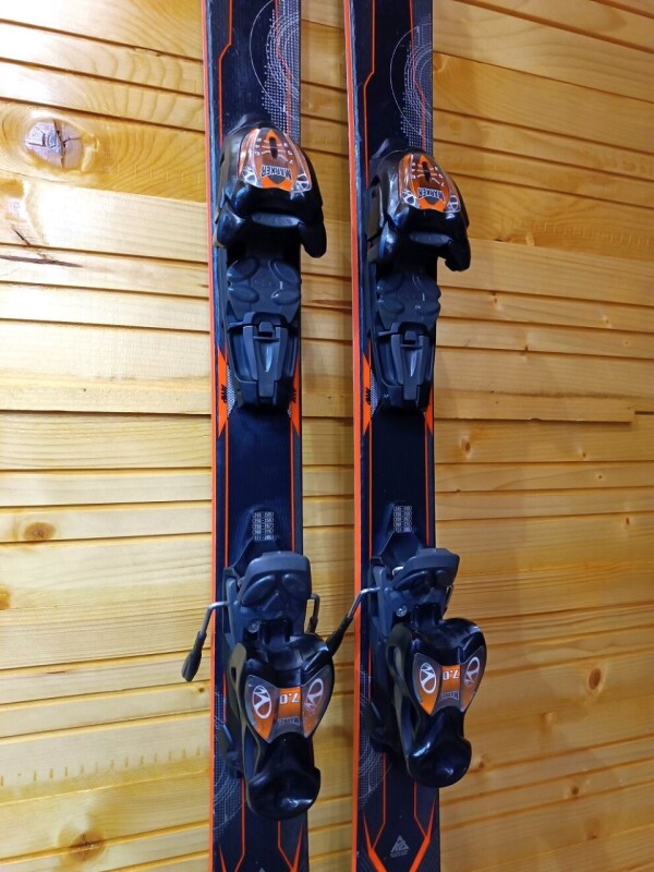 LYŽE K2 AMP BOLT JR 134CM + LYŽIARKY LANGE RS 90 SC 24MP